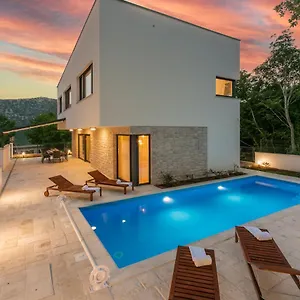 villa-luce-grizane-belgrad.primorje-gorskikotar.com/