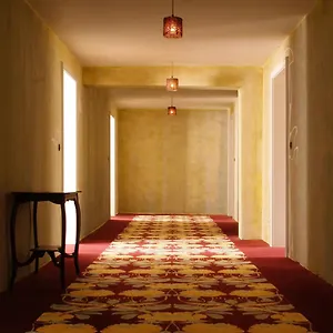  Hotel Lux